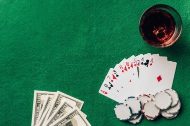 Live dealer revealing cards